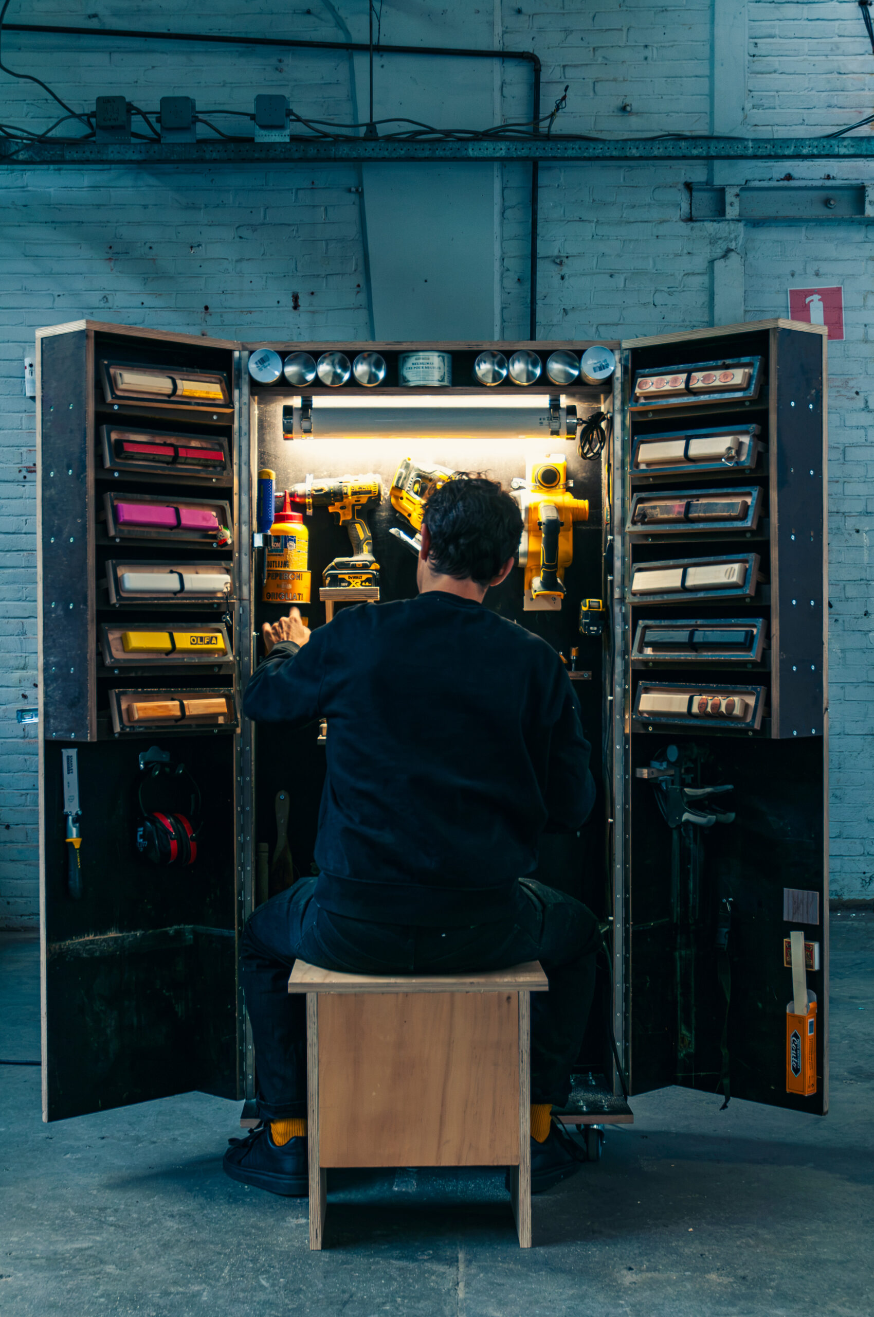 Travelling Knife Salesman